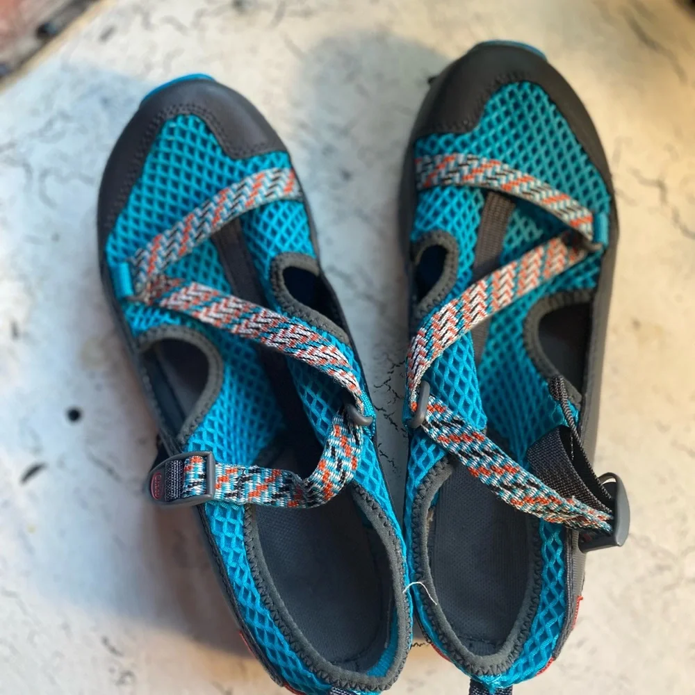 NWOT Chaco’s size 5 Water Shoes
